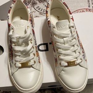 Summer collection from ALDO. In good condition